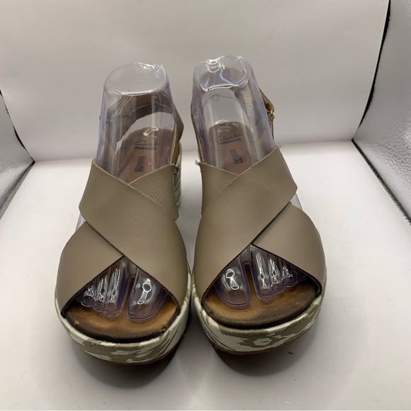 CLARKS Collection Soft Cushion Size 7M Brown & Beige X Crossover Wedge Sandals - Picture 3 of 12